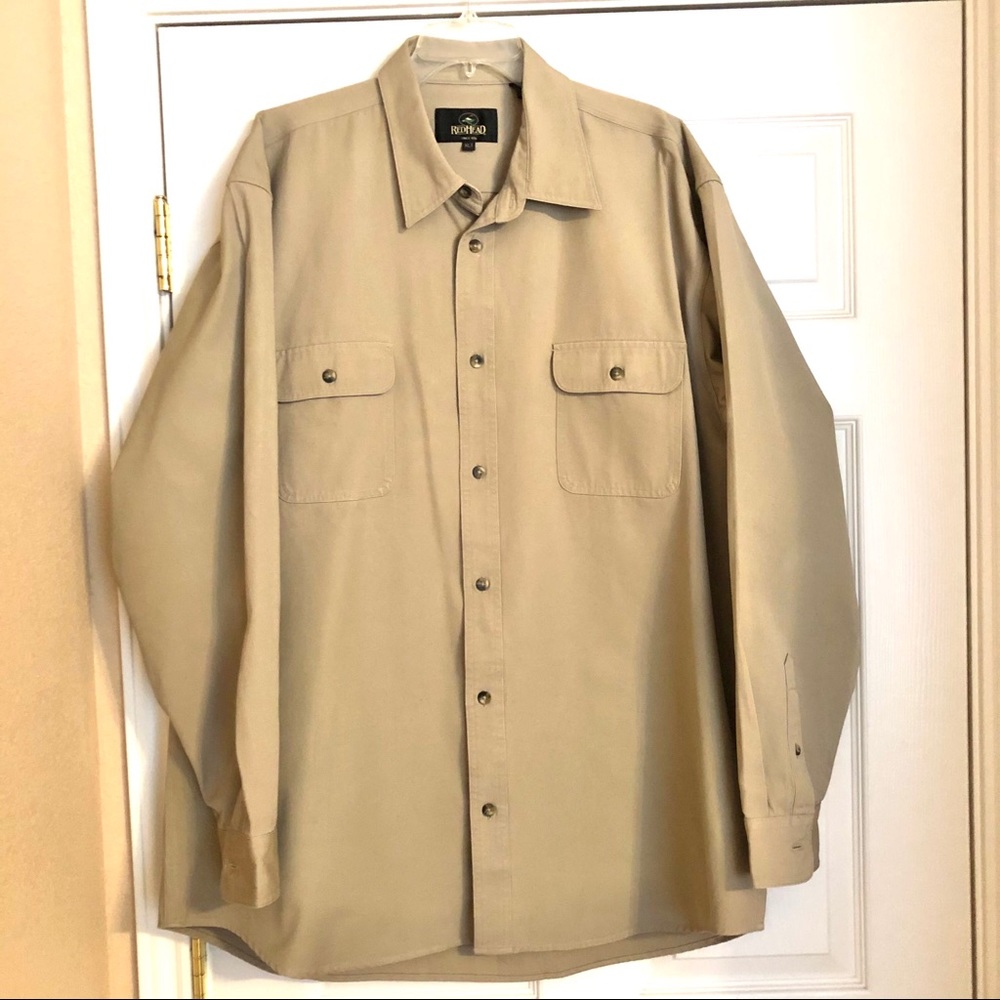 Red Head men’s long sleeve khaki shirt w/pockets.